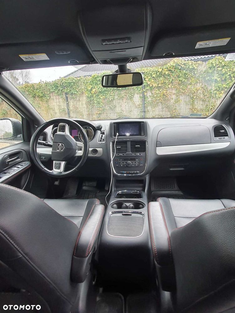 Dodge Grand Caravan - 9