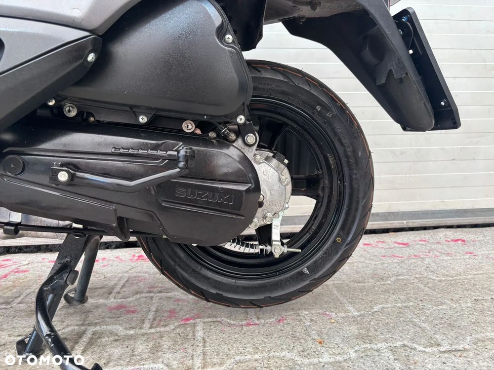 Suzuki Burgman - 23