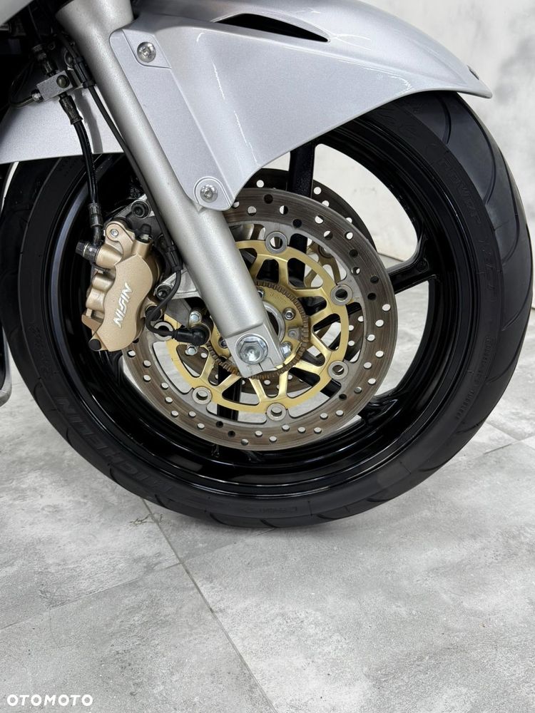 Honda VFR - 15
