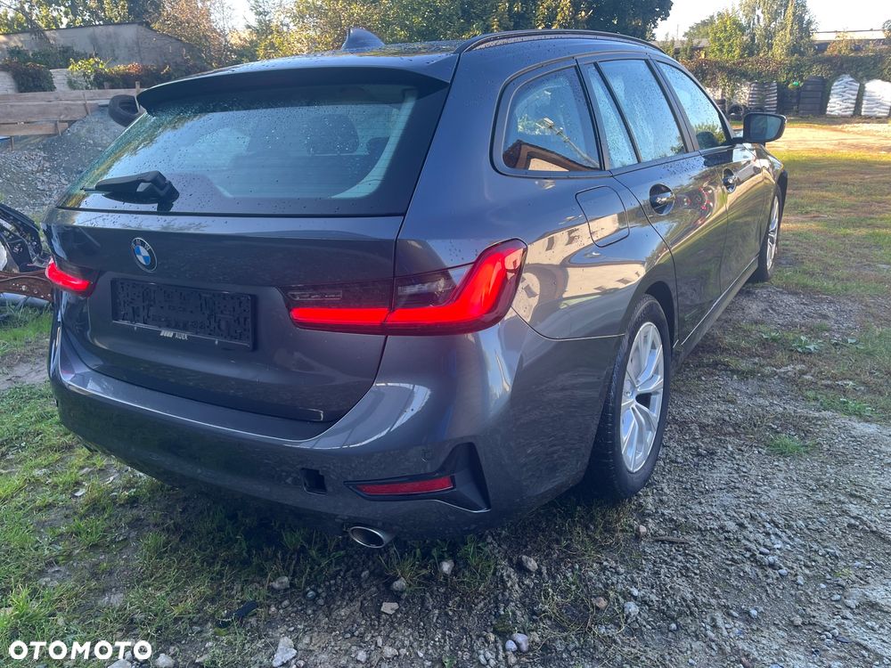 BMW Seria 3 318d Touring Sport Line - 16