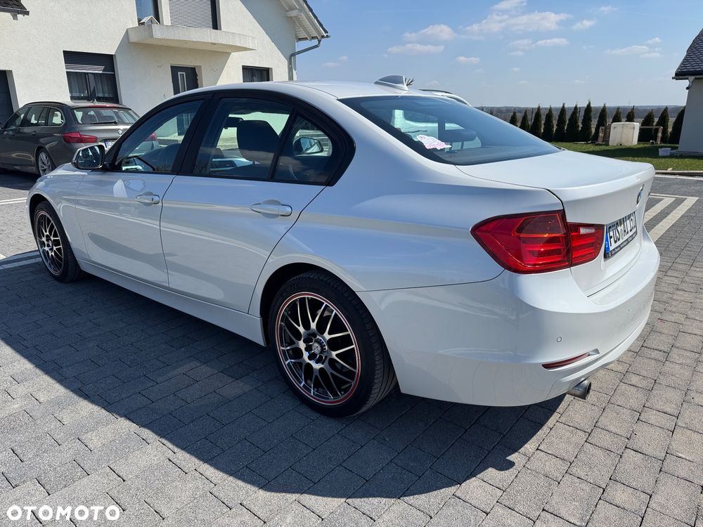 BMW Seria 3 318d DPF - 13