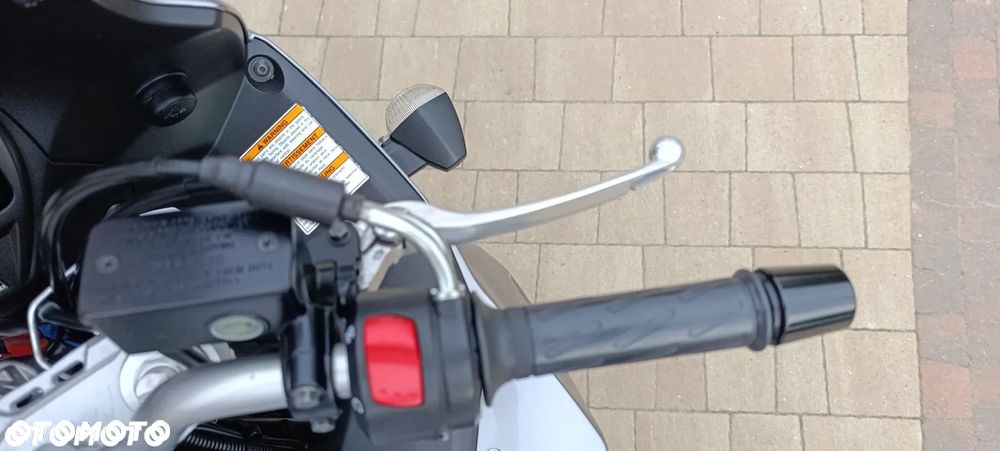 Suzuki GSX - 12