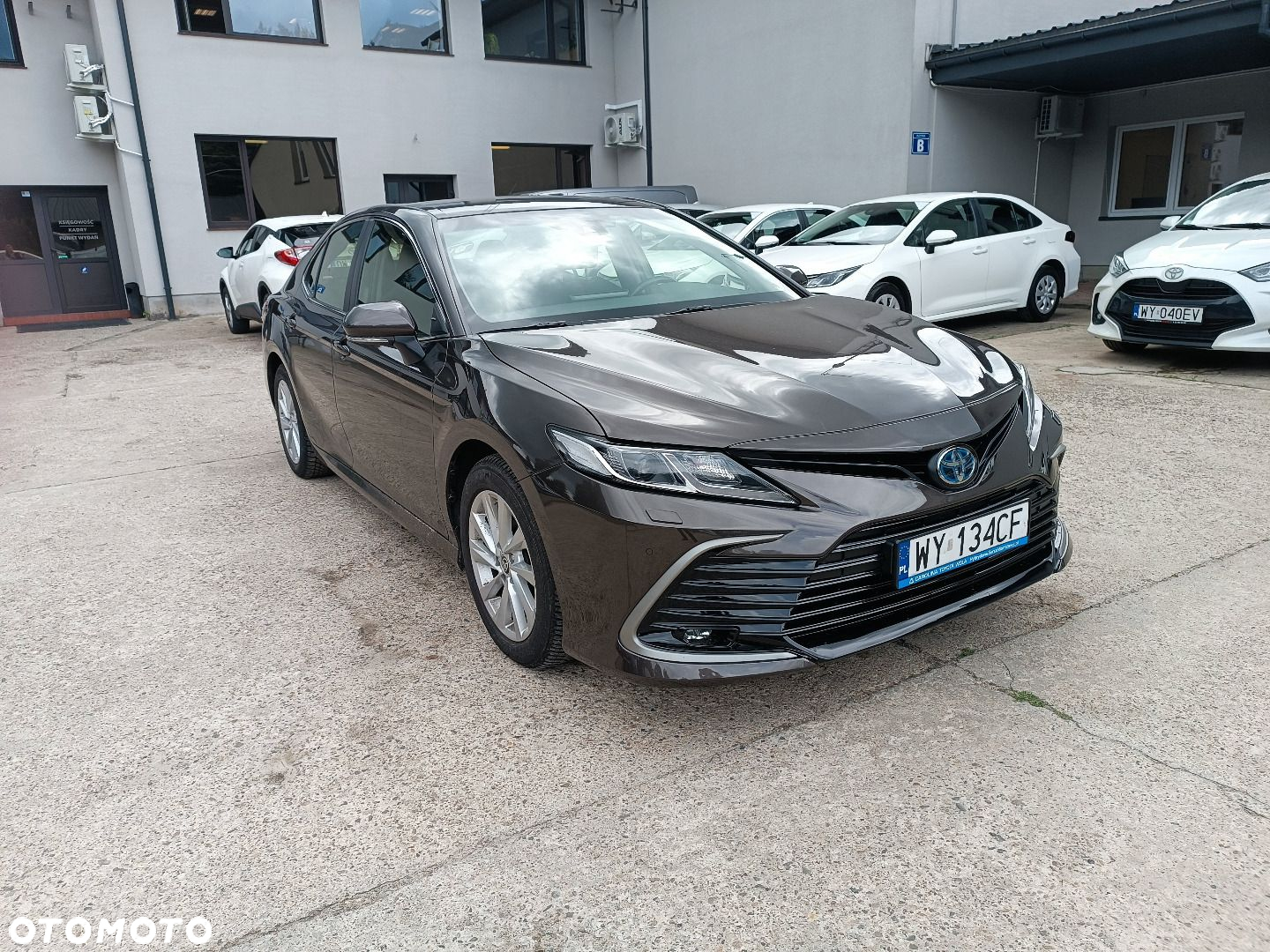 Toyota Camry - 3