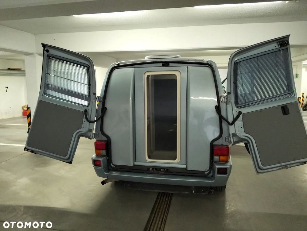 Volkswagen Caravelle - 14