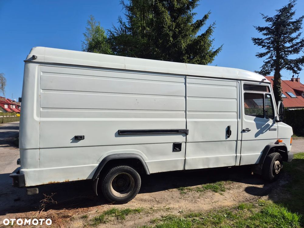 Mercedes-Benz 609 - 4