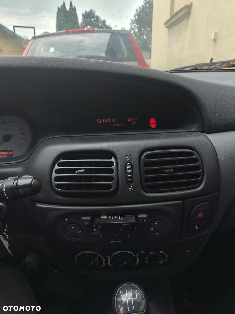 Renault Megane 1.6 - 6