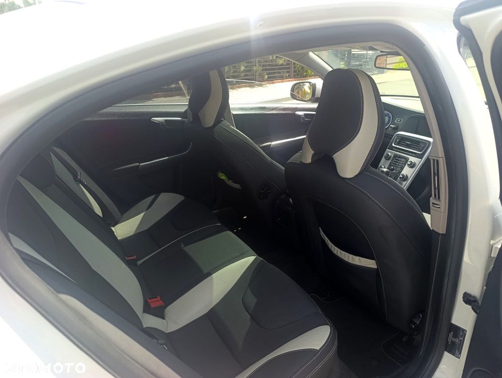 Volvo S60 D3 Geartronic RDesign - 13