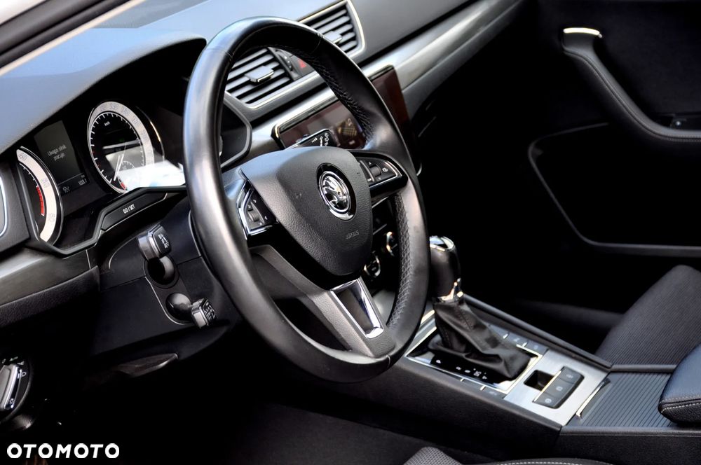Skoda Superb 2.0 TDI DSG Premium Edition - 30