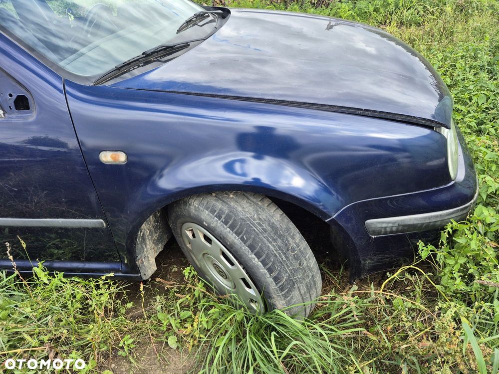 Błotnik prawy lewy vw golf iv kolor LB5N - 5