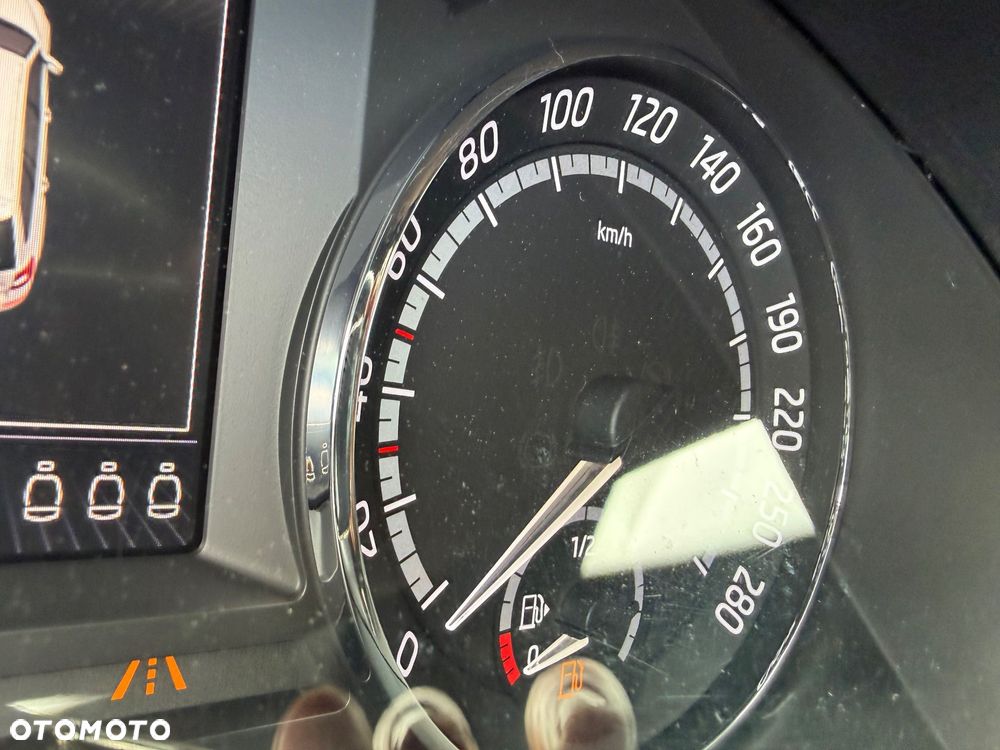 Skoda Octavia 2.0 TDI DSG RS - 32