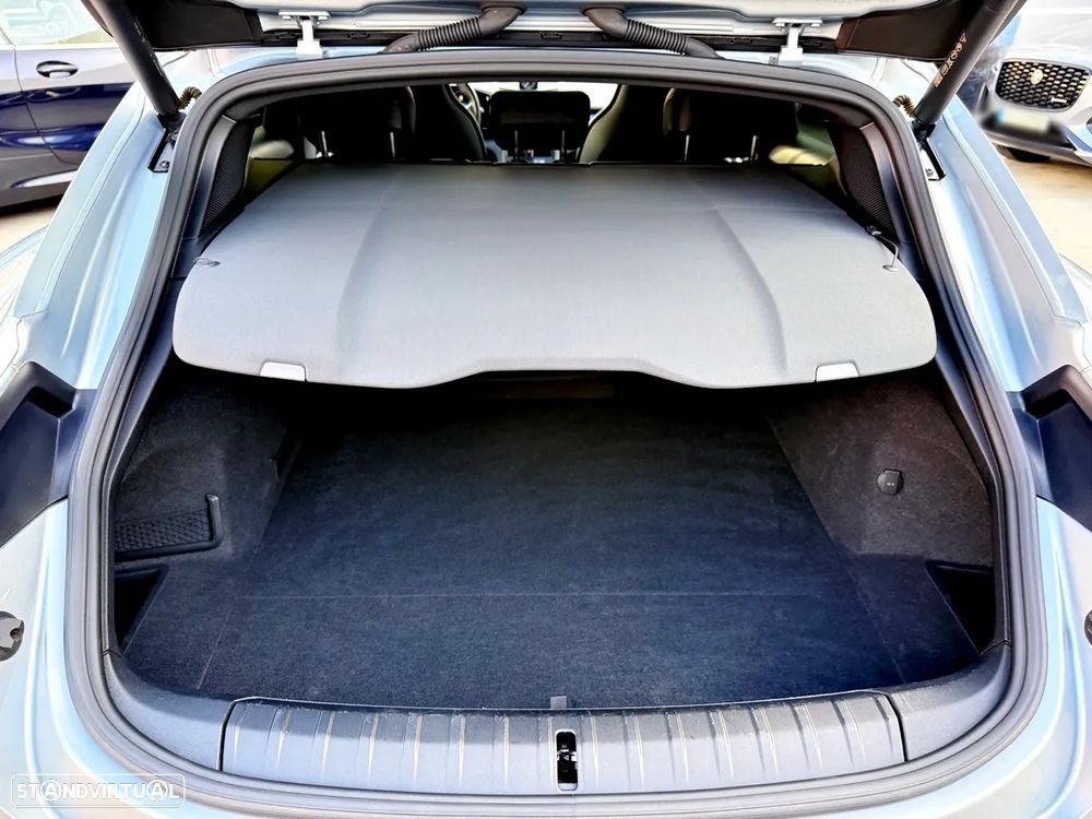 Porsche Taycan Cross Turismo 4 - 38