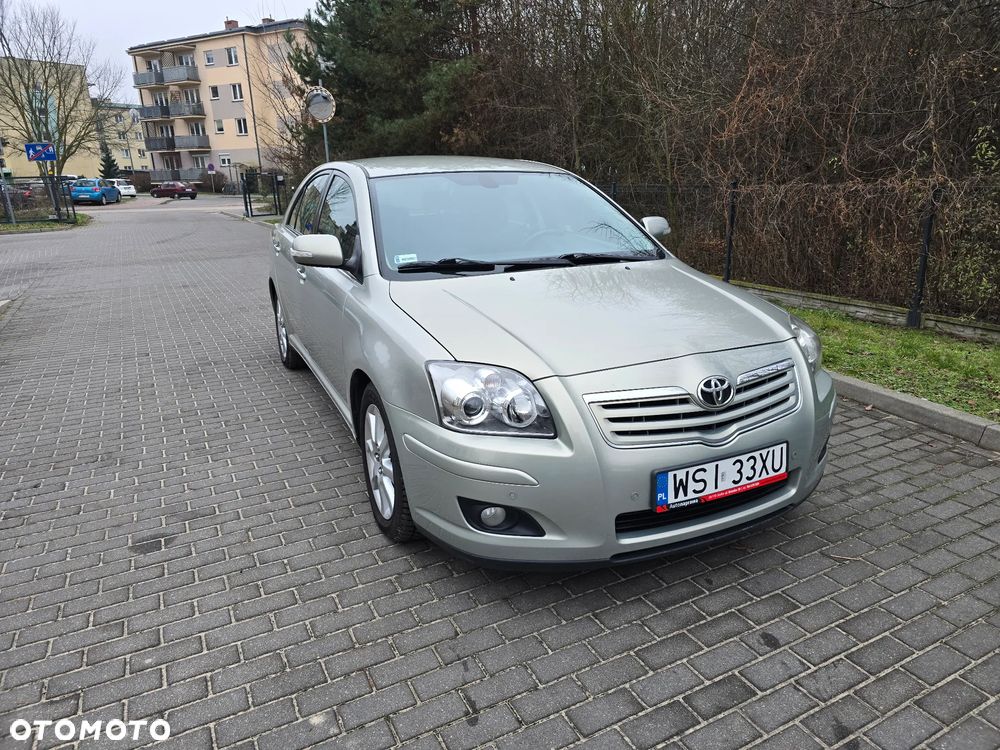 Toyota Avensis 2.0 D-4D Sol - 2