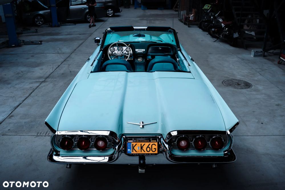 Ford Thunderbird - 17