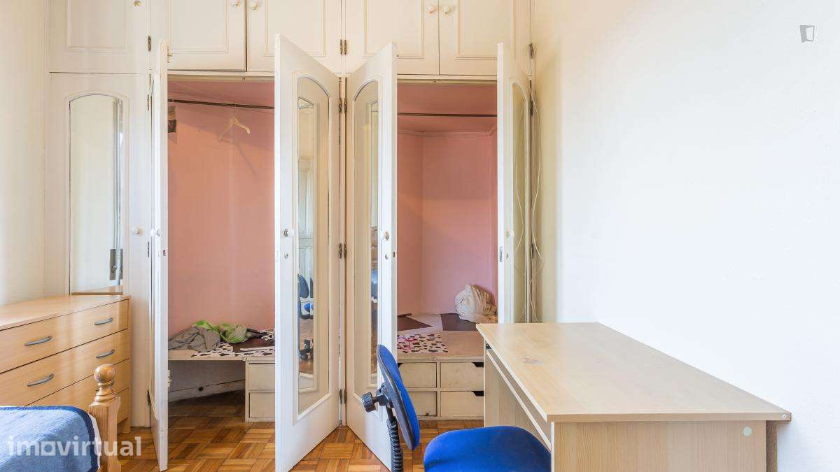 Quarto - localizado em Paranhos Porto - Grande imagem: 3/31