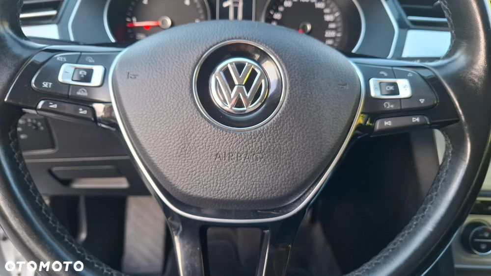 Volkswagen Passat - 14
