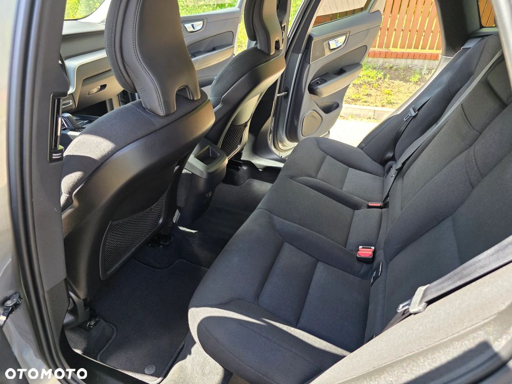 Volvo XC 60 T4 Momentum Pro - 37