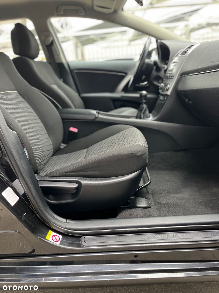 Toyota Avensis 1.6 Comfort - 24