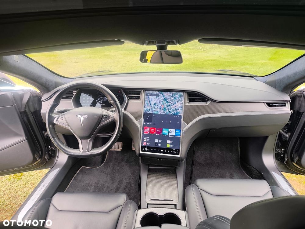 Tesla Model S - 10
