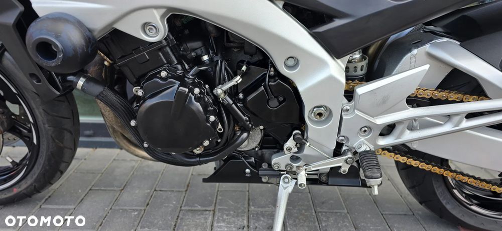 Suzuki GSR - 36