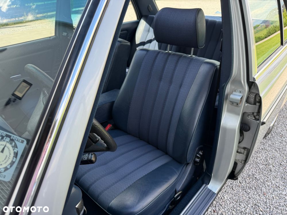 Mercedes-Benz W123 - 25