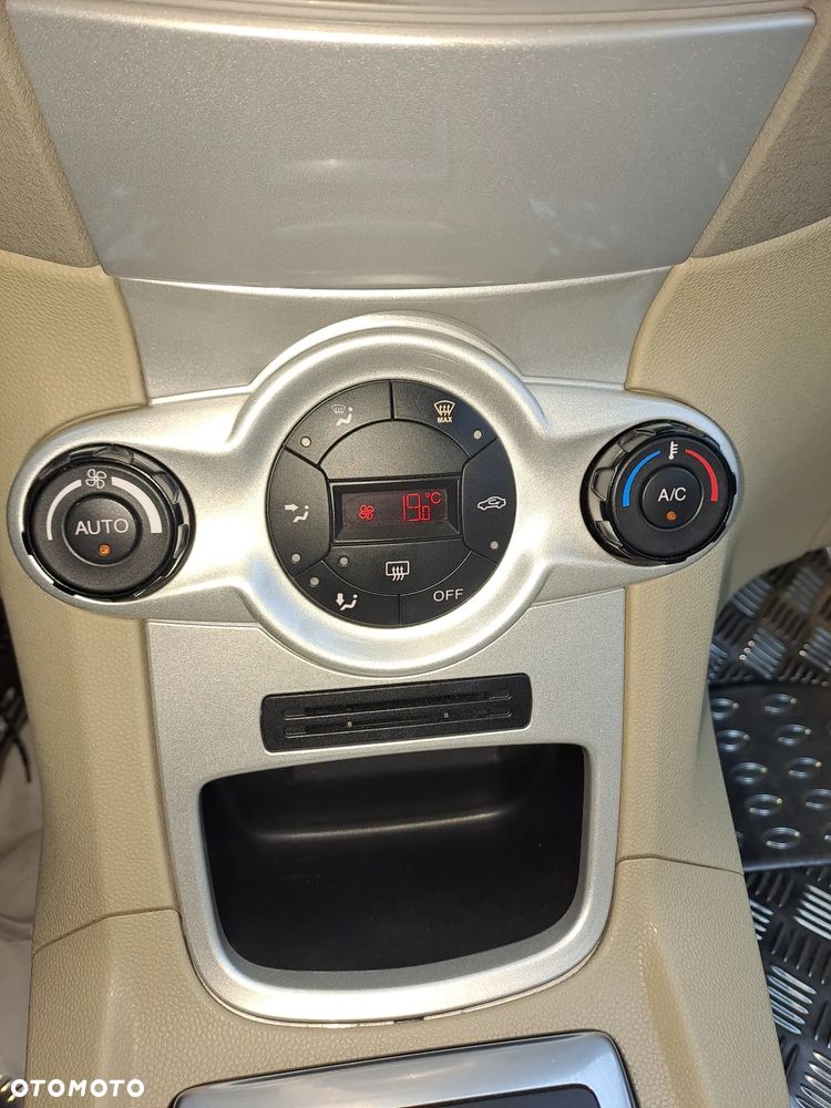 Ford Fiesta 1.4 Ghia - 6