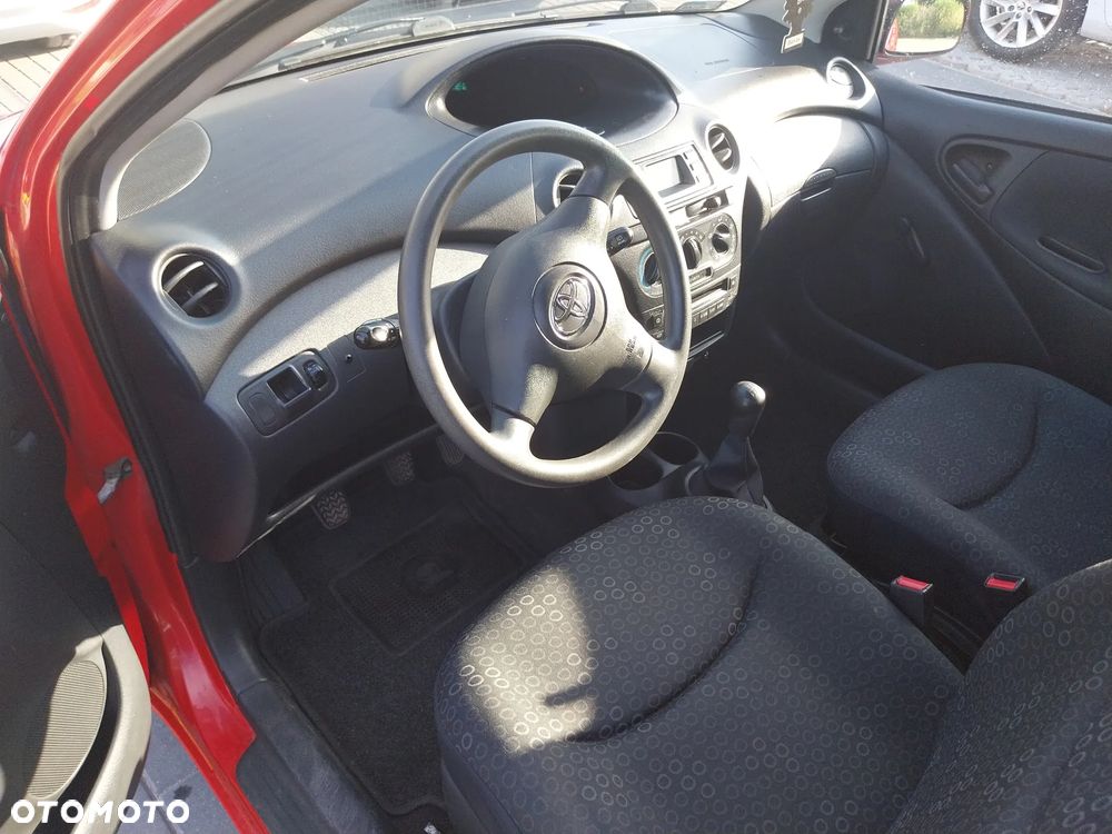 Toyota Yaris 1.0 Base - 8