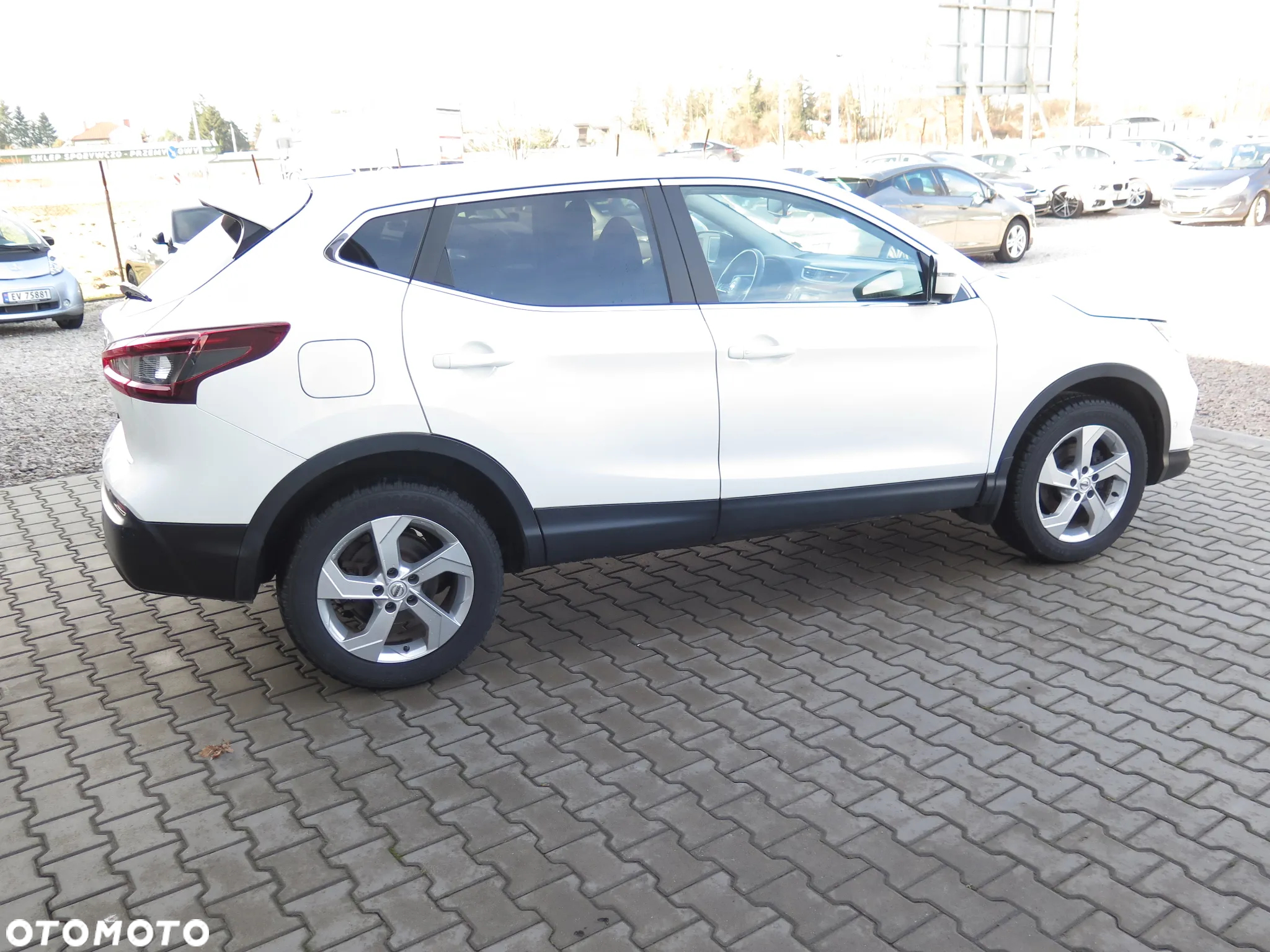 Nissan Qashqai 1.3 DIG-T Visia - 8