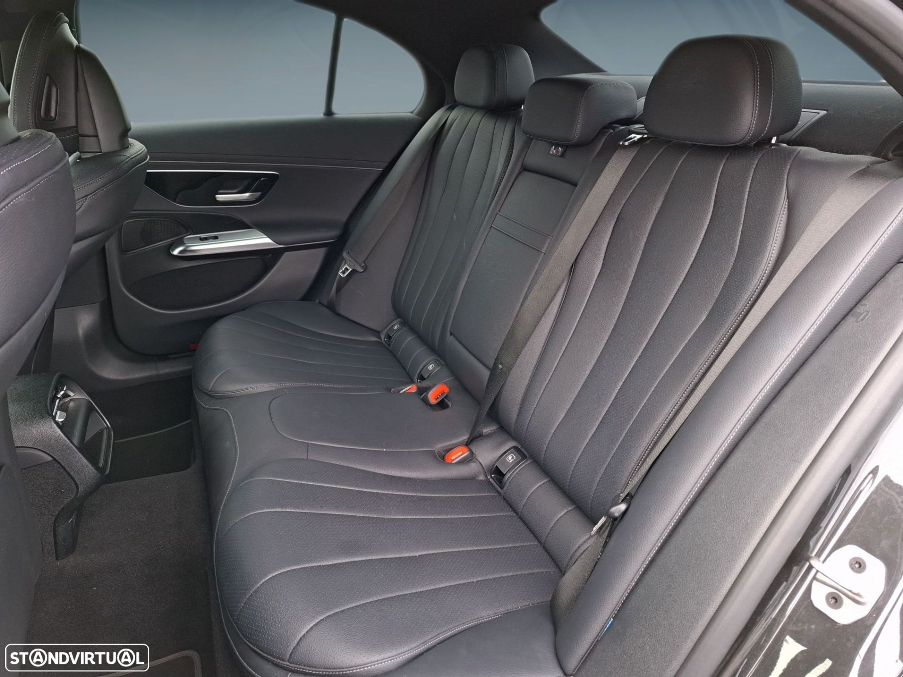 Mercedes-Benz E 220 d Avantgarde - 14
