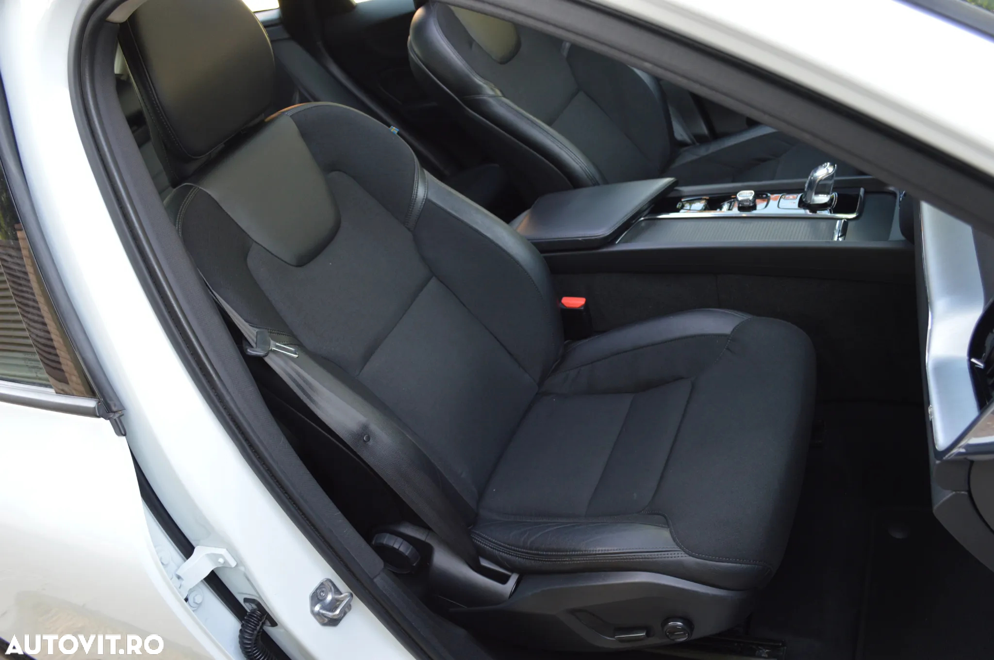 Volvo XC 60 T8 Twin Engine AWD Momentum - 34