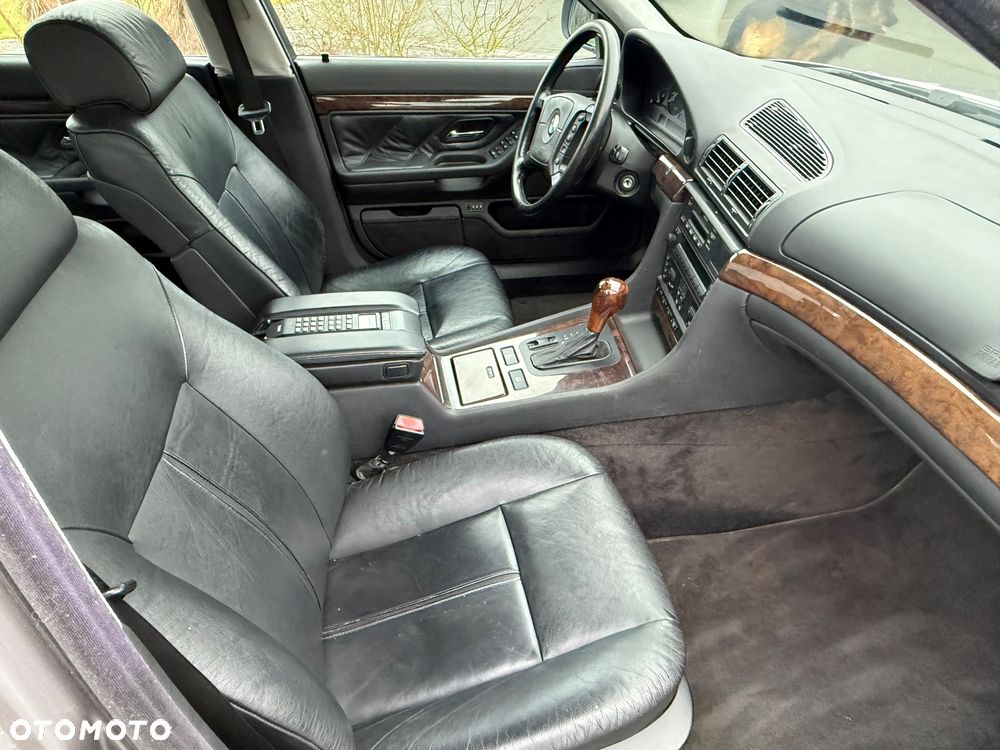 BMW Seria 7 740i - 11