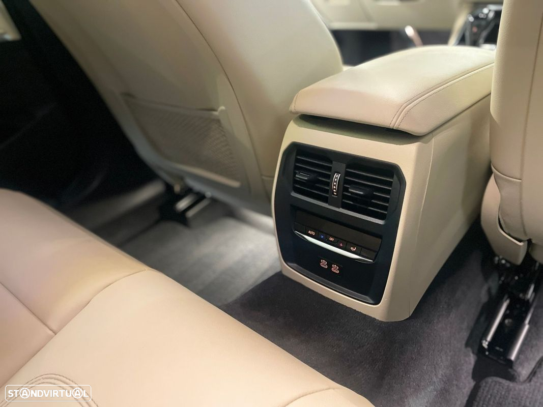 BMW 330 e Touring Pack M Auto - 24