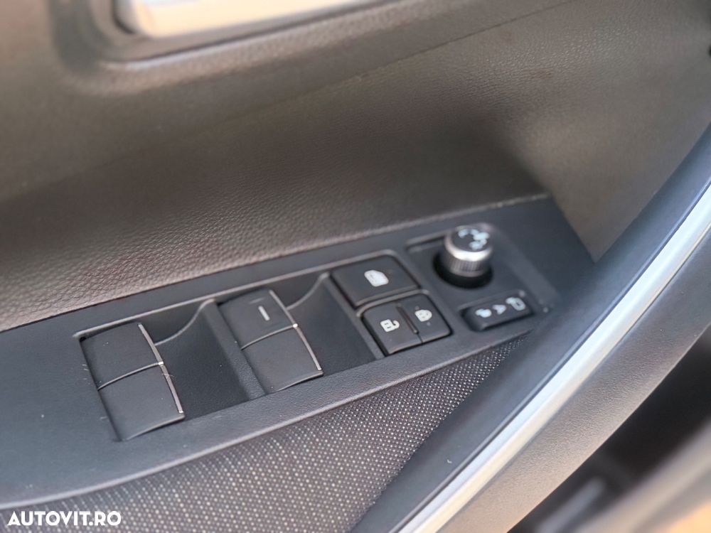 Toyota Corolla 1.8 HSD Business - 22