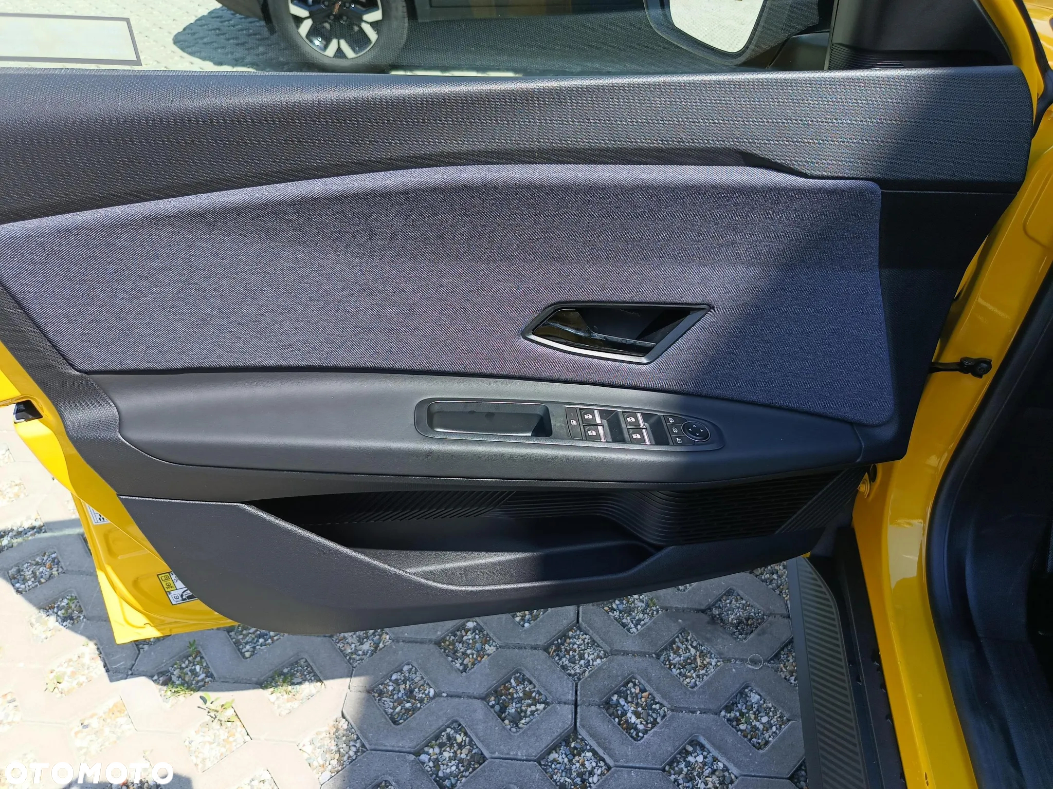 Renault 5 52kWh Comfort Range Techno - 9