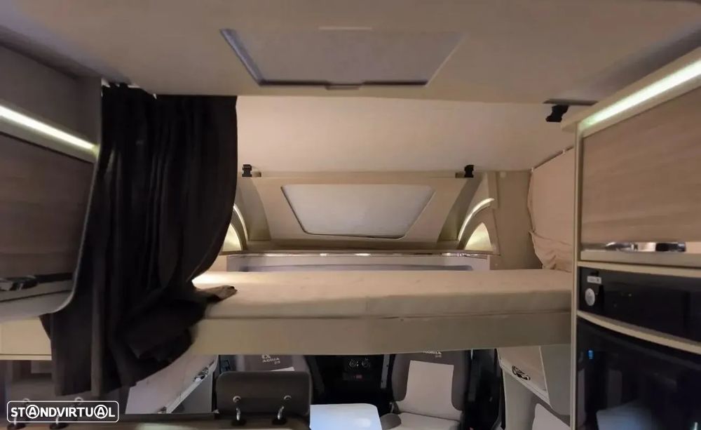 Adria Matrix M670SBC 50 YEARS 5 LUGARES DE LIVRETE CAMA CENTRAL + BASCULANTE - 56