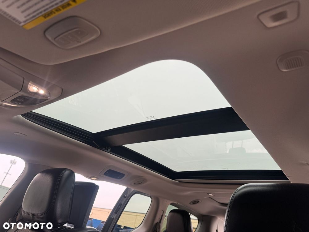 Chrysler Pacifica - 8