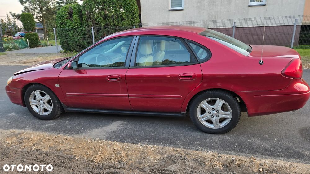 Ford Taurus - 6