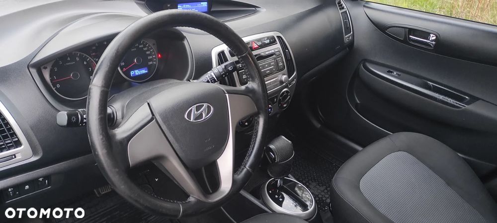 Hyundai i20 1.4 Automatik Trend - 10