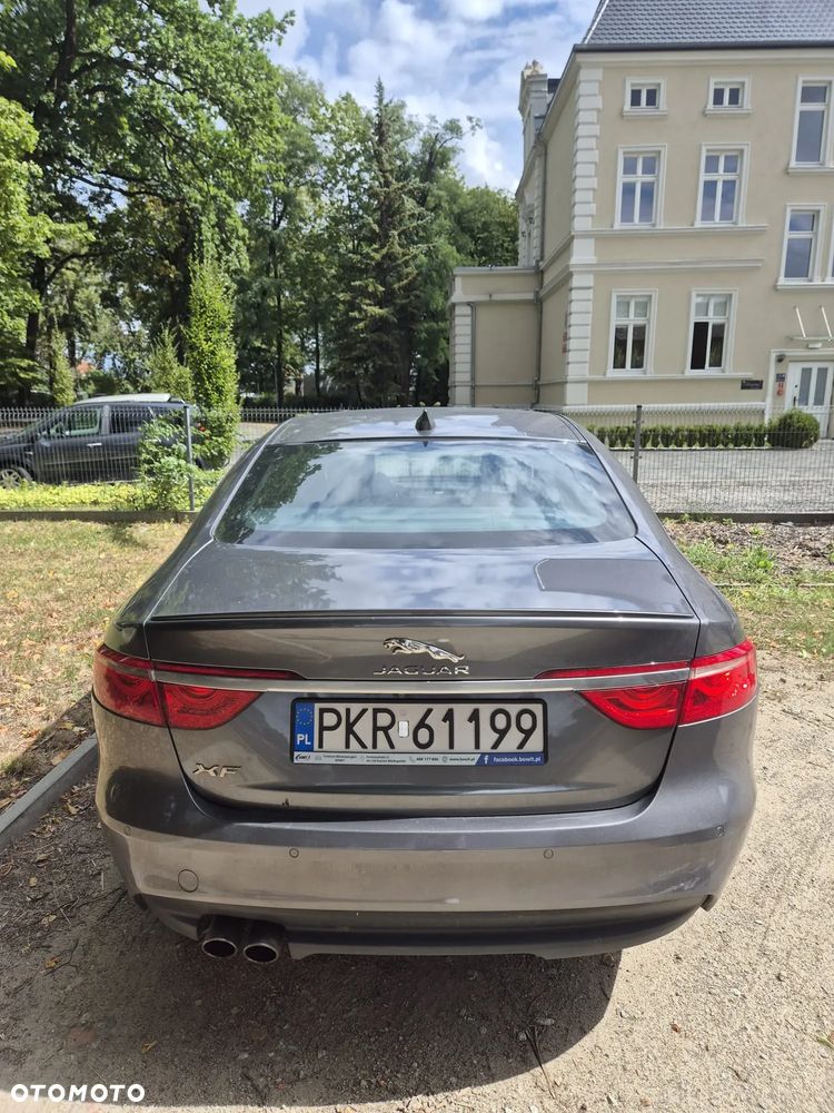 Jaguar XF 2.0 i4D R-Sport - 10