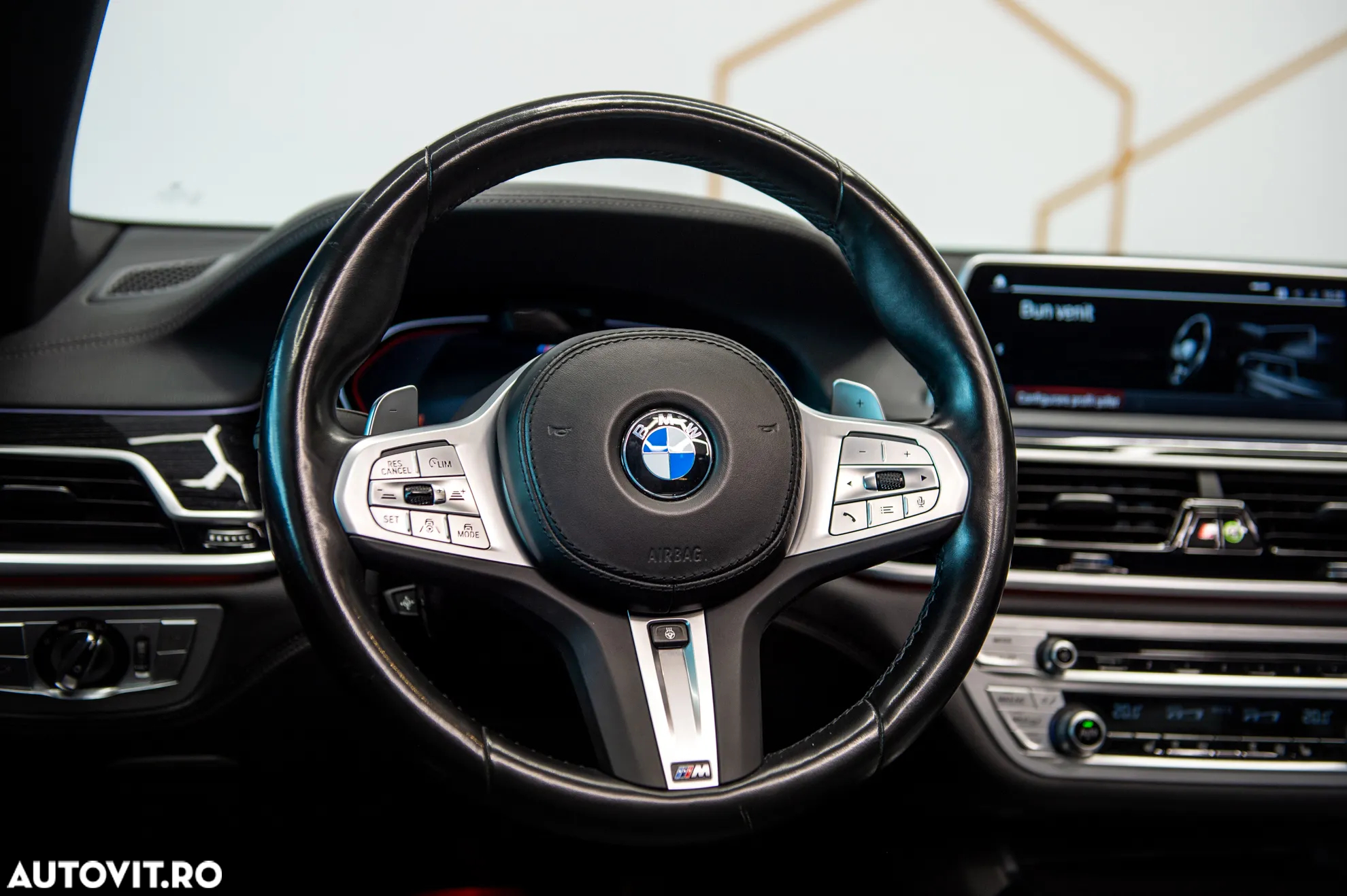 BMW Seria 7 730d xDrive MHEV - 17