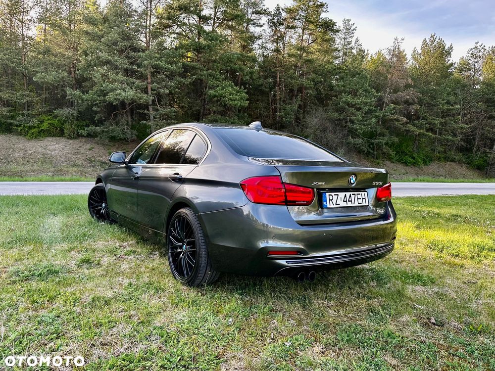 BMW Seria 3 330i xDrive Sport Line - 27