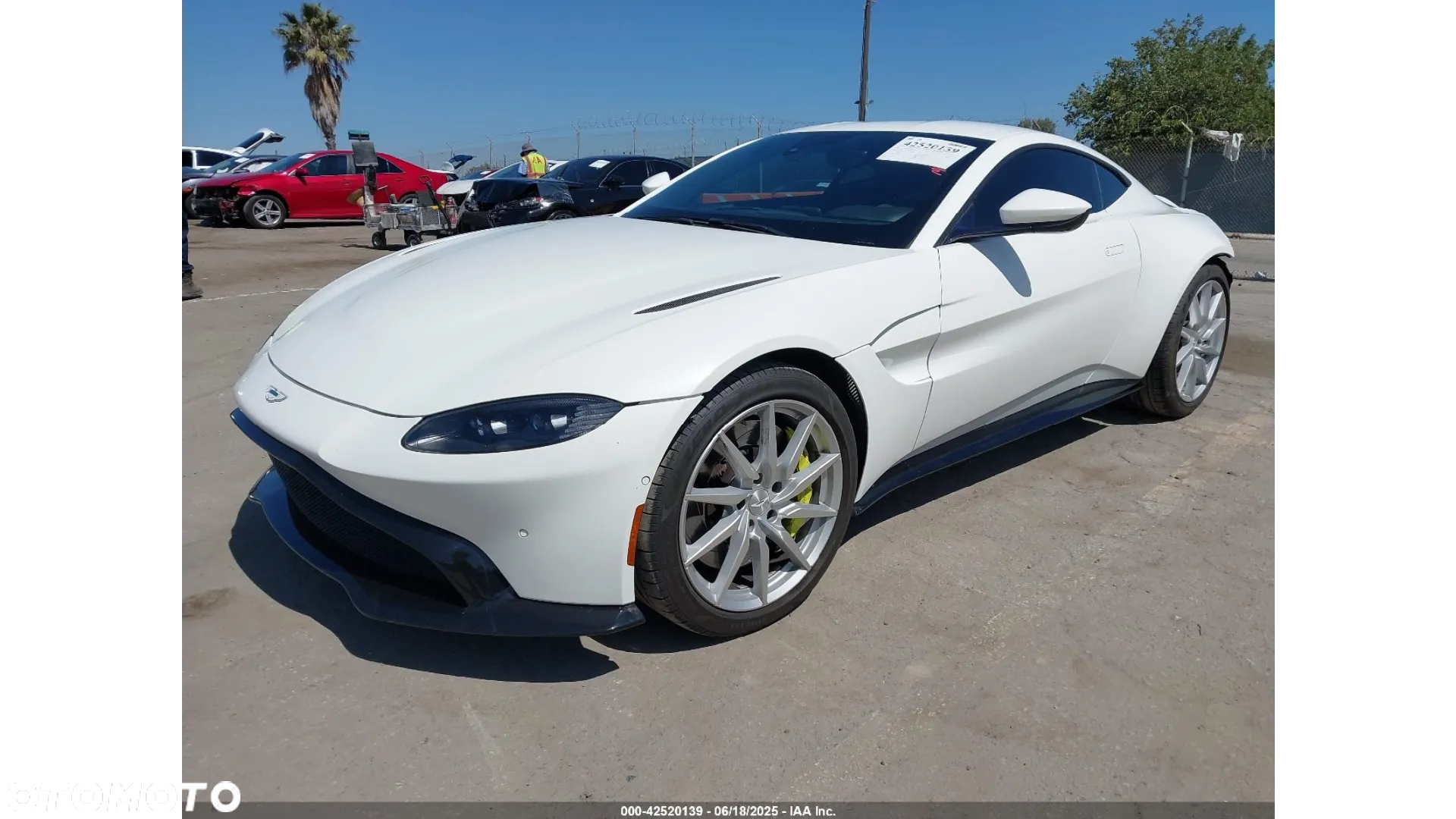 Aston Martin Vantage - 3