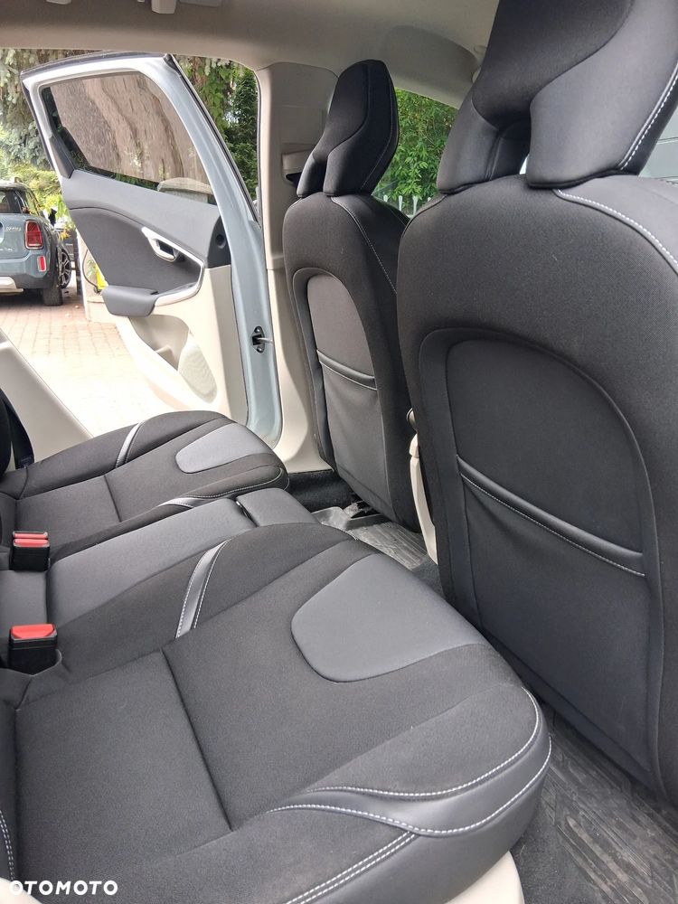 Volvo V40 - 22