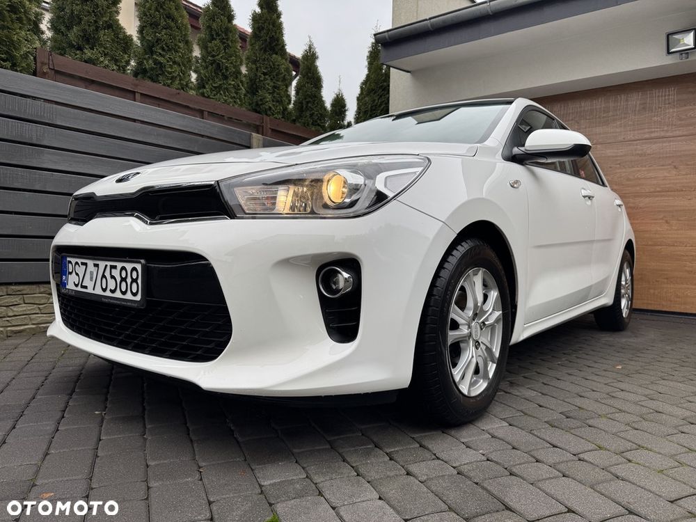 Kia Rio 1.2 L - 3