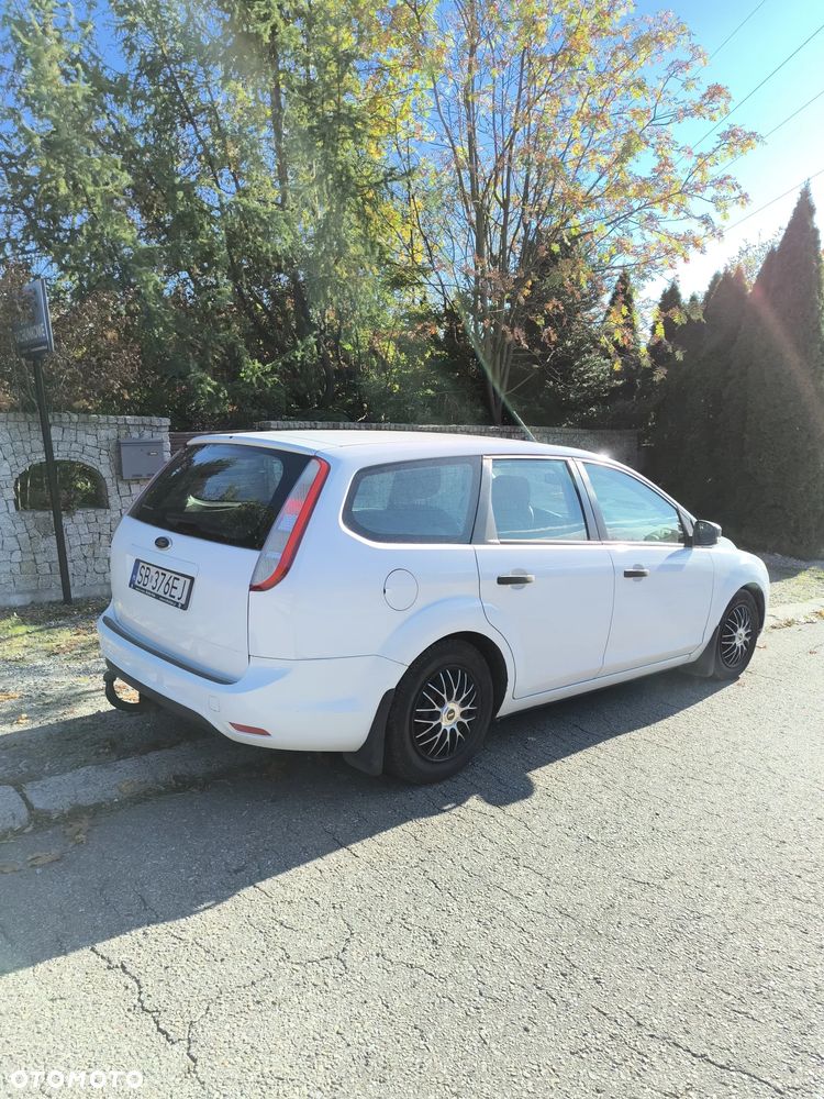 Ford Focus 2009 photo 2