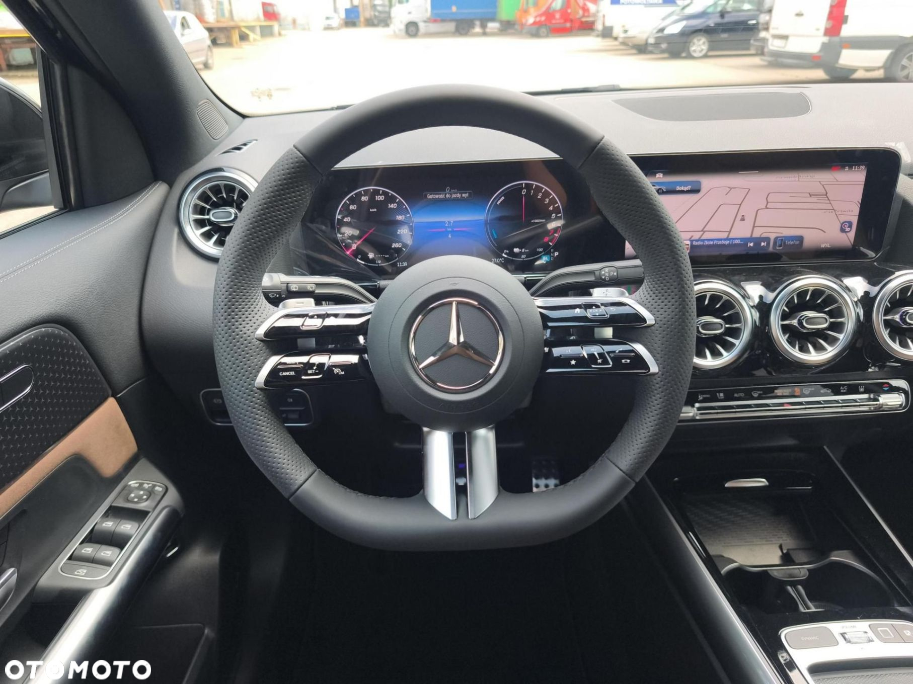 Mercedes-Benz GLA - 11