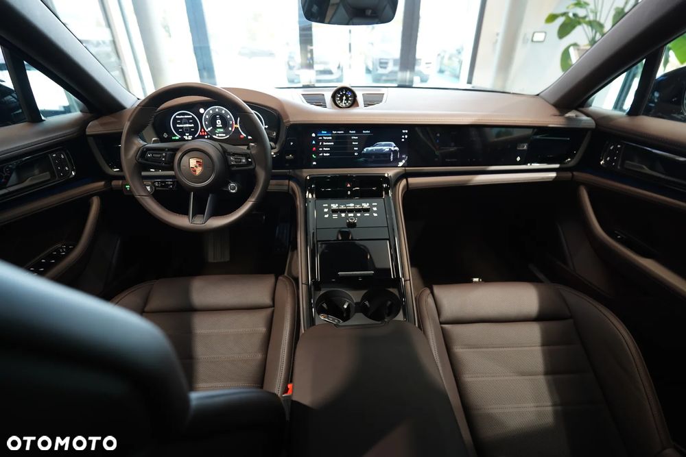 Porsche Panamera 4 E-Hybrid - 8