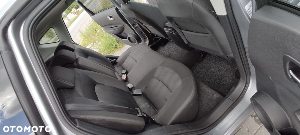 Nissan Qashqai 2.0 4x4 visia - 26