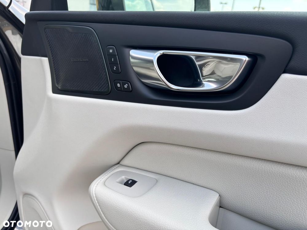 Volvo XC 60 B4 D Plus Bright - 21