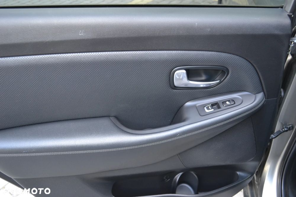 Kia Carens 1.7 CRDi Business Line 7os 7DCT - 28