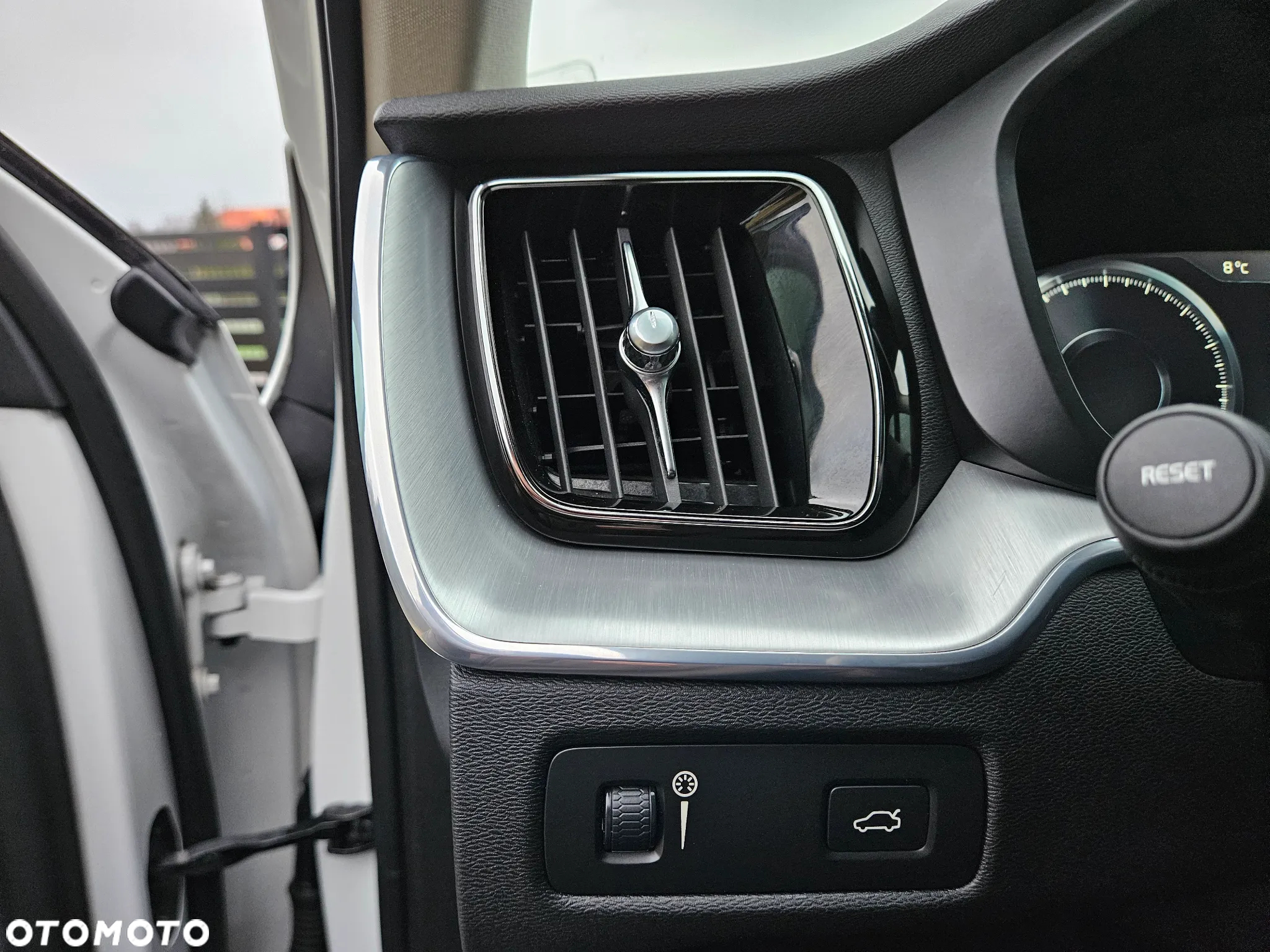 Volvo XC 60 T4 Momentum Pro - 20